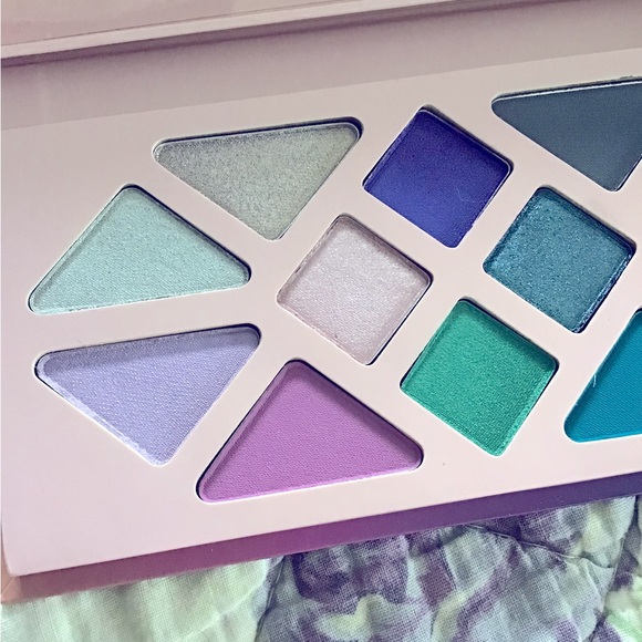 Athr Beauty Moonlight Crystal eyeshadow palette New In Box Vegan Eco-friendly - Picture 2 of 3